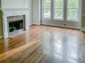 2741 N Southport Ave, Unit 2743-1N in Chicago, IL - Building Photo