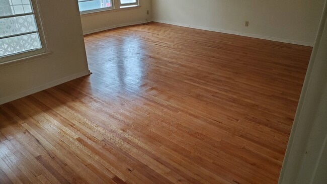 5080 Pickford St, Unit 5080 in Los Angeles, CA - Foto de edificio - Building Photo