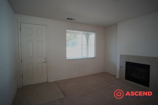 2010 Holt Rinehart Ave in Bakersfield, CA - Building Photo - Building Photo