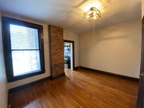 64 W Greenwood Ave in Columbus, OH - Building Photo - Interior Photo