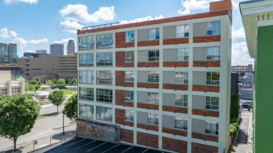 Rosmur Vue Condominiums in Cincinnati, OH - Foto de edificio - Building Photo