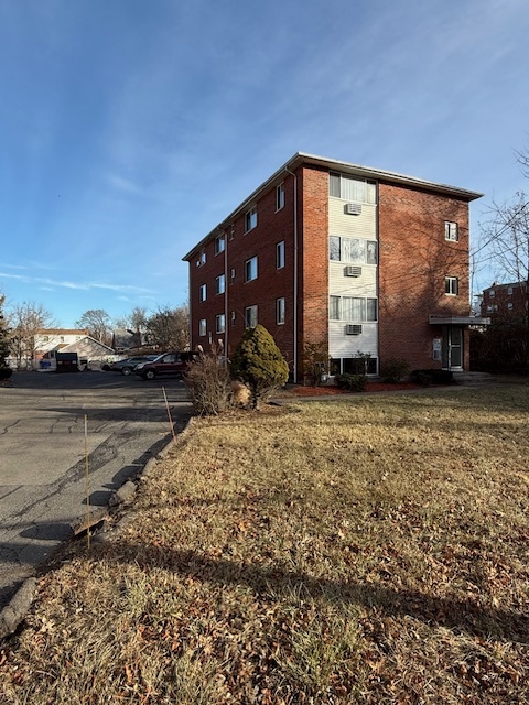 78 Atlantic St, Unit A6 in New Britain, CT - Building Photo