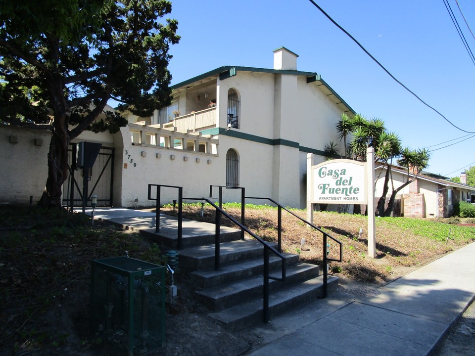 Casa Del Fuente Apartments in San Jose, CA - Foto de edificio