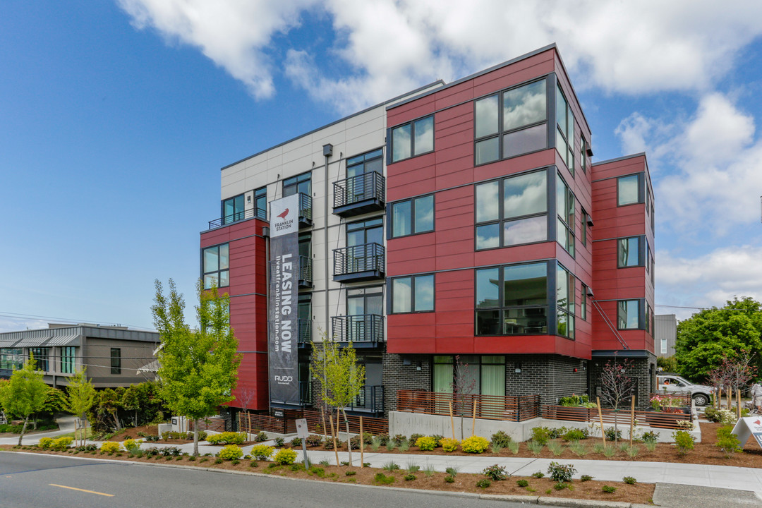 Franklin Station in Seattle, WA - Building Photo