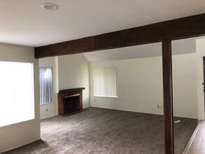 8405 Pallux Way in San Diego, CA - Building Photo - Building Photo