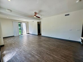 8389-91 Dunbarton Ave, Unit 433 in Los Angeles, CA - Building Photo - Building Photo