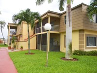 Woodland Manor in Coral Springs, FL - Foto de edificio - Building Photo