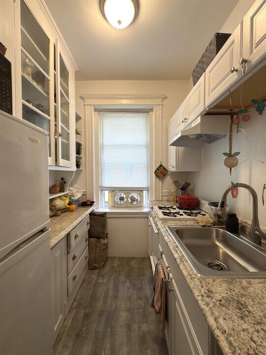 72 Kirkland St, Unit 1 in Cambridge, MA - Foto de edificio