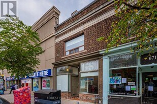 669 St Clair Ave W in Toronto, ON - Building Photo