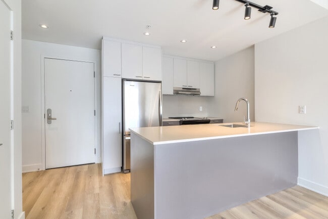 Leora Condo Rentals Saint Laurent