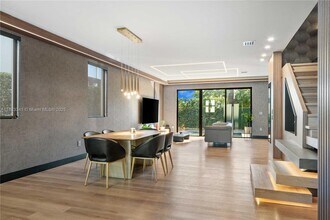 9710 NW 74th Terrace in Doral, FL - Building Photo - Building Photo