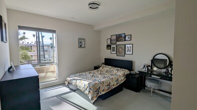 940 Elden Ave in Los Angeles, CA - Building Photo - Building Photo