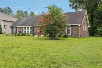 8024 Regency Dr in Nashville, TN - Building Photo - Building Photo