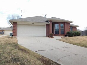 3919 Canton Ct in Denton, TX - Foto de edificio - Building Photo