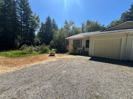 1496 Saddle Club Rd SE in Port Orchard, WA - Building Photo