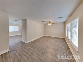 823 Lightningbug Ln in Conroe, TX - Building Photo - Building Photo