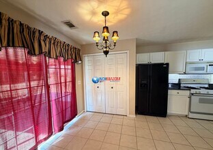 975 Laurel Cove Dr in Snellville, GA - Building Photo - Building Photo