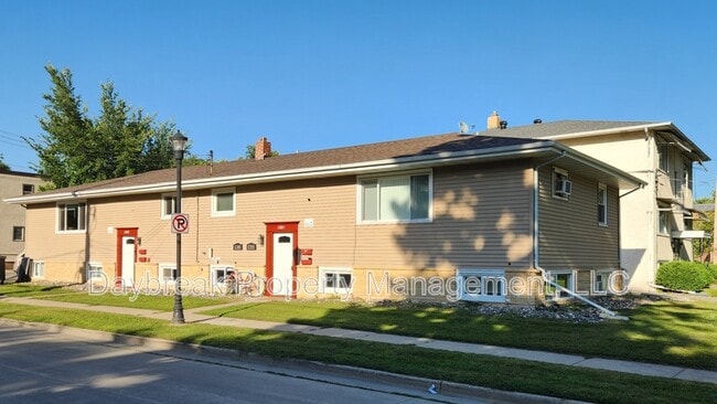 1205-11 1/2 11 1/2 St N in Fargo, ND - Building Photo - Building Photo