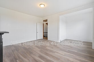 1950 Lowrie St in Pittsburgh, PA - Building Photo - Building Photo