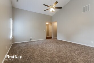 1016 Central Park Blvd W in Greenwood, IN - Foto de edificio - Building Photo