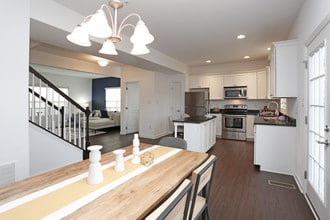 Highland Village in Pittsburgh, PA - Building Photo - Interior Photo