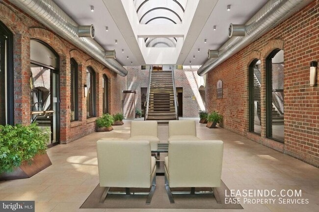 3299 Water St NW in Washington, DC - Building Photo - Building Photo