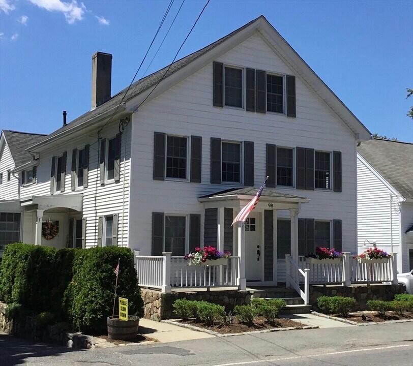 98 North St-Unit -2 in Medfield, MA - Building Photo