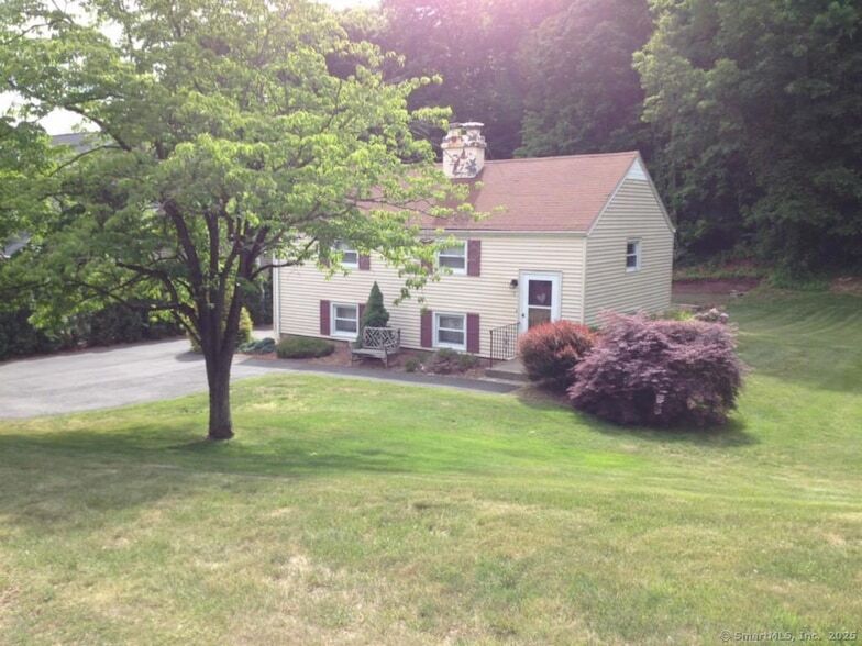 15 Earl Ave in Hamden, CT - Building Photo