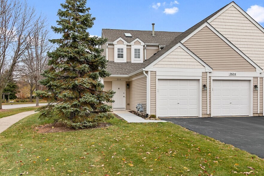 2604 Sheehan Ct in Naperville, IL - Building Photo