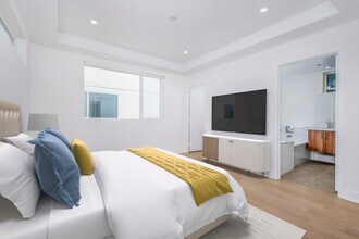 857 1/2 Hyperion Ave in Los Angeles, CA - Building Photo - Building Photo
