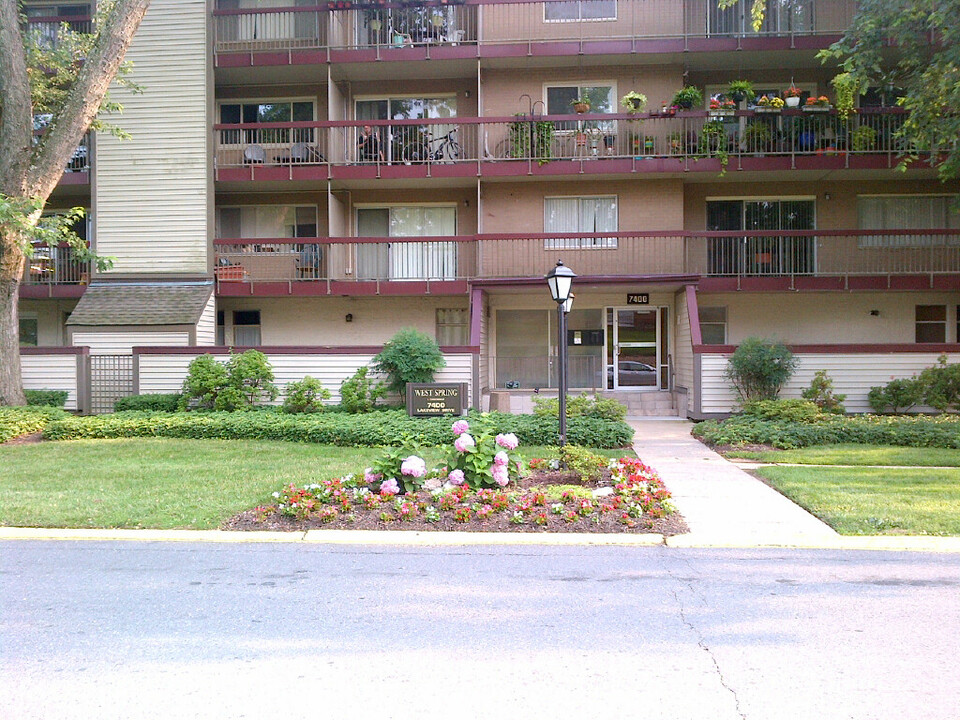 7400 Lakeview Dr in Bethesda, MD - Foto de edificio