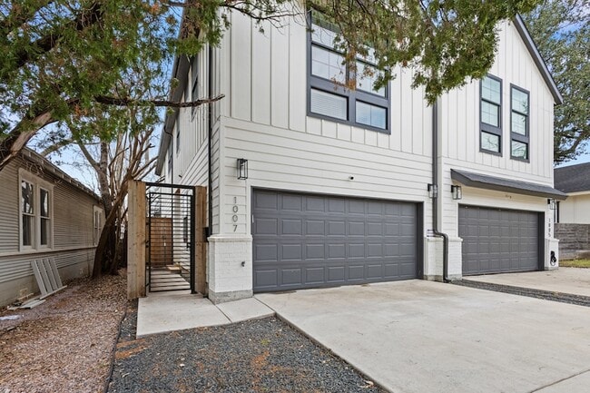 1007 Mount Auburn Ave in Dallas, TX - Building Photo - Building Photo