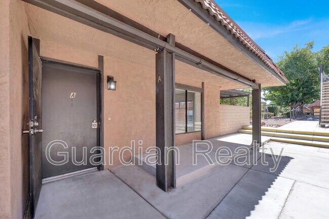 6611 Silverstream Ave in Las Vegas, NV - Building Photo - Building Photo