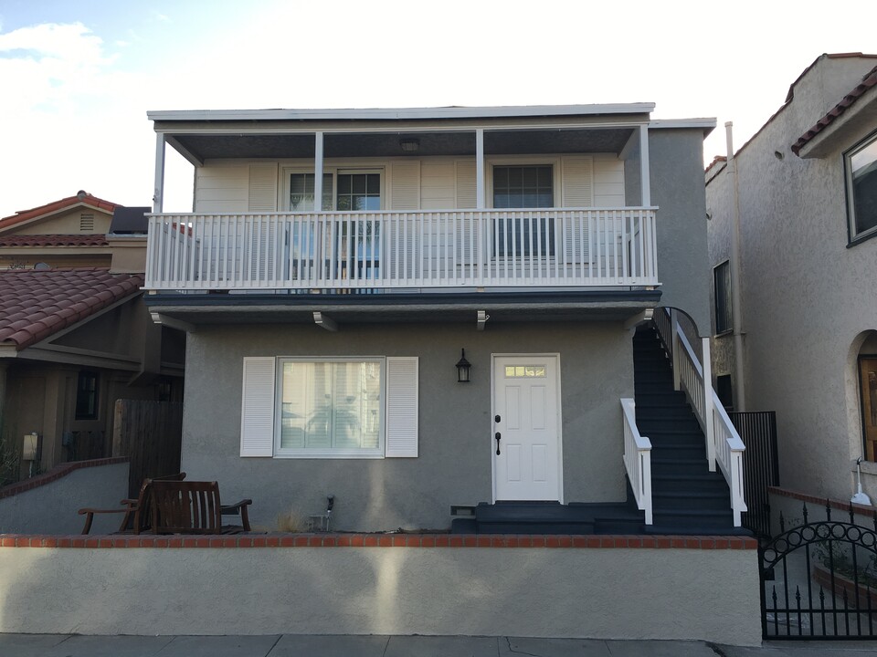 32 Pomona Ave in Long Beach, CA - Foto de edificio