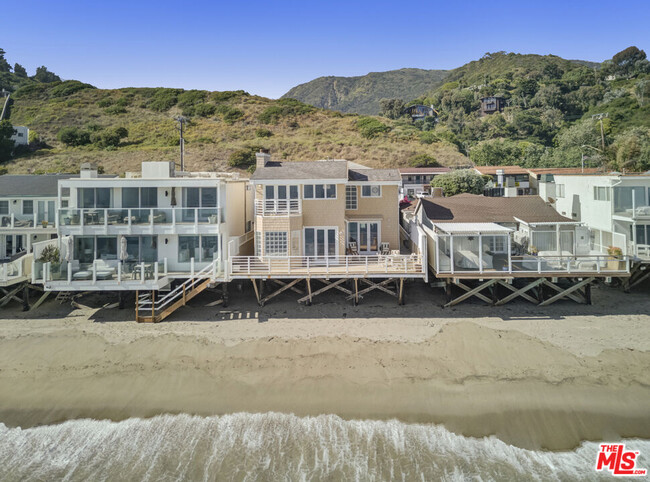 21246 Pacific Coast Hwy in Malibu, CA - Foto de edificio - Building Photo