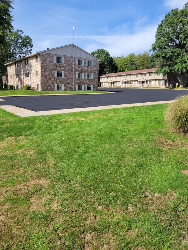 Oak Hill Apartments in Franklin, PA - Foto de edificio - Building Photo