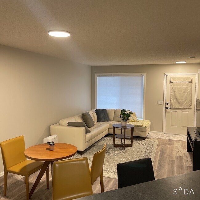 8630 Quarry Ridge Ln in Woodbury, MN - Foto de edificio - Building Photo