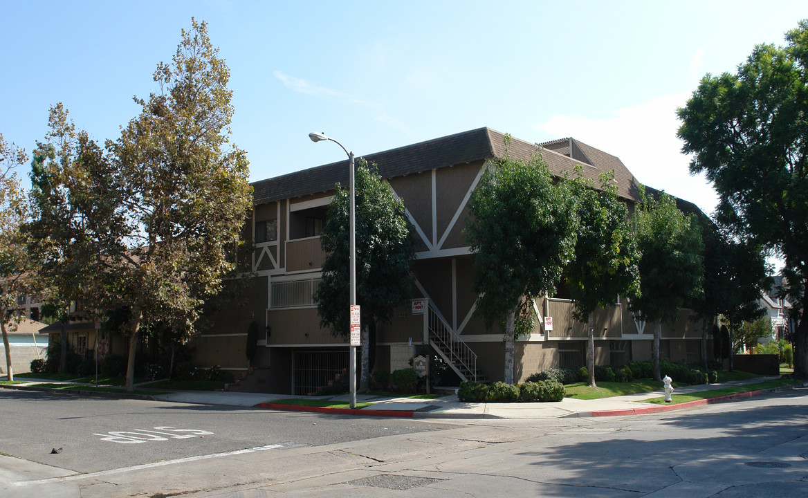 St. Helena Apartments in Santa Ana, CA - Foto de edificio