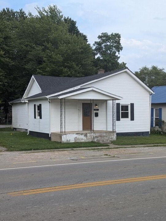 201 S Columbus St in Blanchester, OH - Building Photo