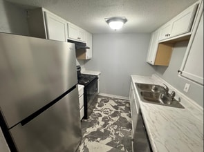 225 W McDowell Rd in Jackson, MS - Building Photo - Building Photo