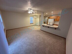 1594 NE Cleveland Ave in Gresham, OR - Building Photo - Building Photo