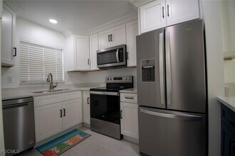 16007 Davis Rd in Ft. Myers, FL - Foto de edificio - Building Photo