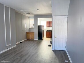 338 Snyder Ave in Philadelphia, PA - Building Photo - Building Photo