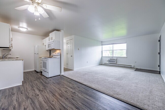 Prime Square in Kettering, OH - Building Photo - Interior Photo