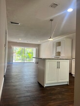 1900 S Kanner Hwy, Unit 1-203 in Stuart, FL - Foto de edificio - Building Photo