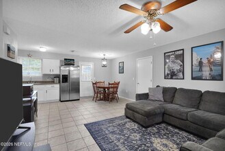 648 W Oliver St in Baldwin, FL - Building Photo - Building Photo