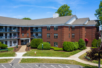 Hamilton Highlands in Needham, MA - Foto de edificio - Building Photo