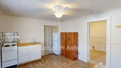 326 Spring St in Hendersonville, NC - Building Photo - Building Photo