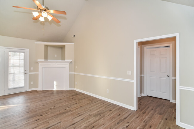 237 Chestnut Oak Cir in Owens Cross Roads, AL - Building Photo - Building Photo