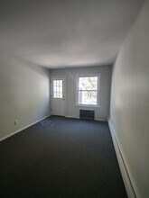 24213 Braddock Ave, Unit 3 in Bellerose, NY - Building Photo - Building Photo